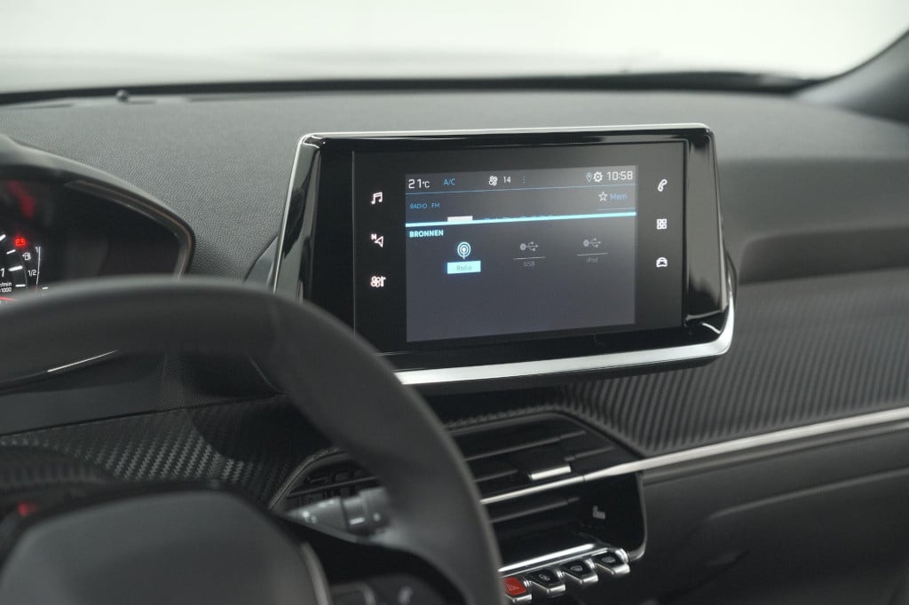 Peugeot 2008 puretech 130 active | camera | apple carplay | parkeersensoren