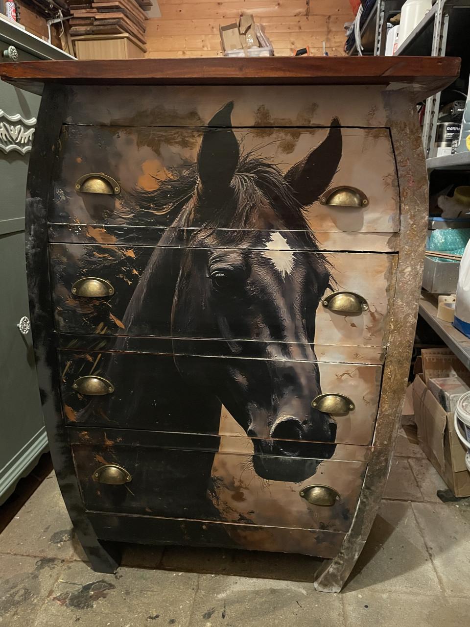 Unieke ladekast met paarden decoupage
