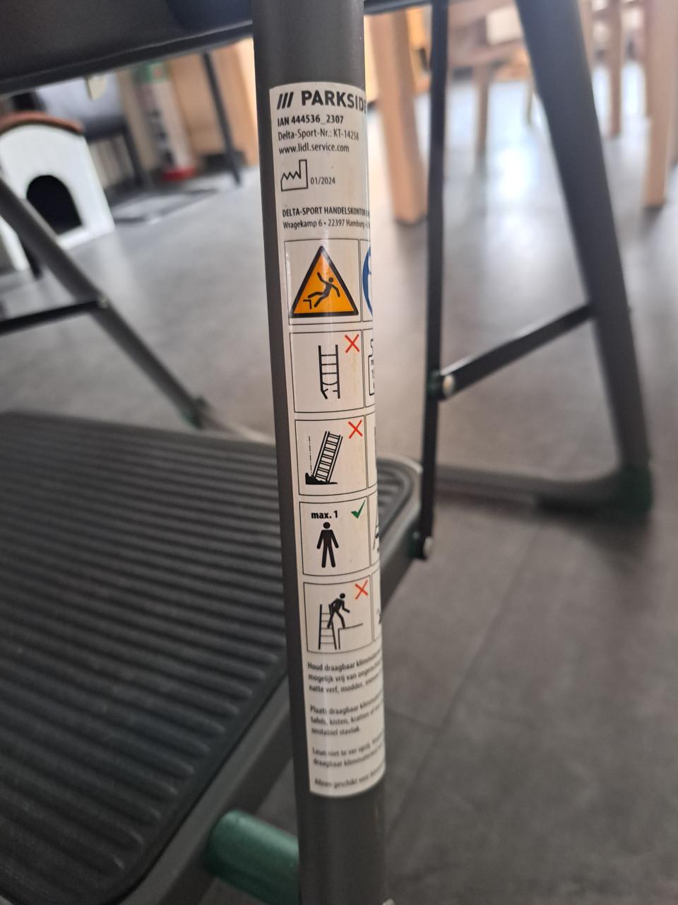 HUISHOUD TRAPJE MET 2 TREDEN