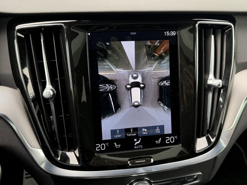 Volvo V60 t6 340pk recharge r-design| panodak| adap.cruise| 360camera| awd