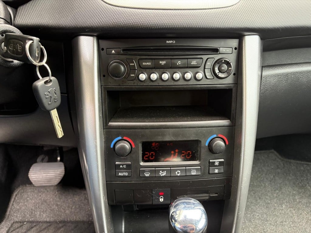 Peugeot 207 1.6 vti xs pack automaat