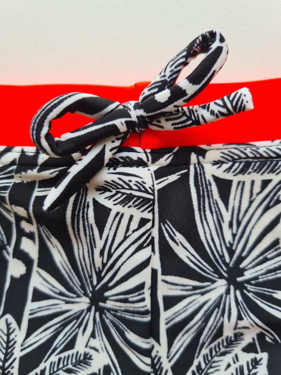 Nieuwe zwart-wit- fluo bikini van Protest Maat 128