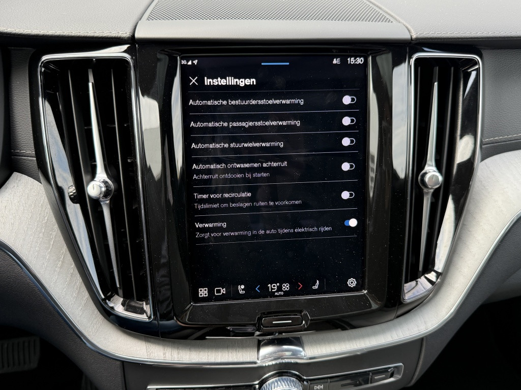 Volvo XC60 t8 455pk recharge ultra dark| full options ! luchtvering b&w sou