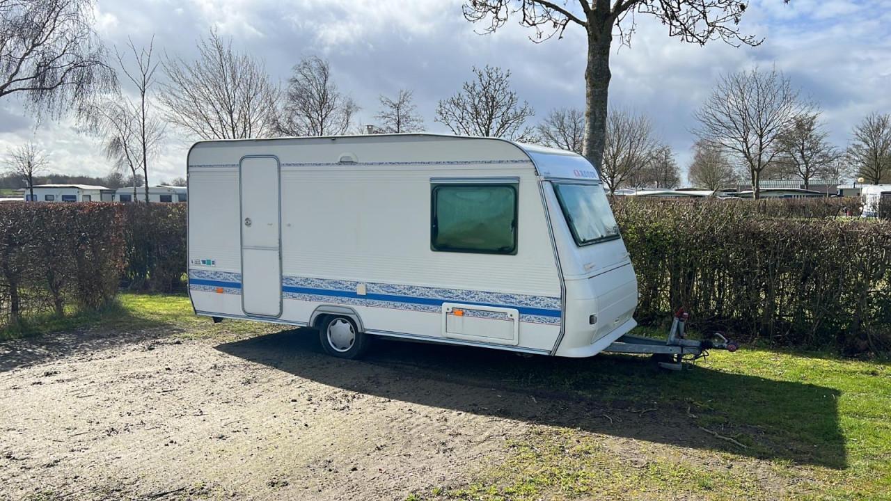 Adria caravan 5004 (met grote voortent)