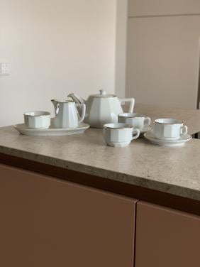 🤩Prachtig Wit Porseleinen Koffie-Serviessetje uit Frankrijk.APILCO.