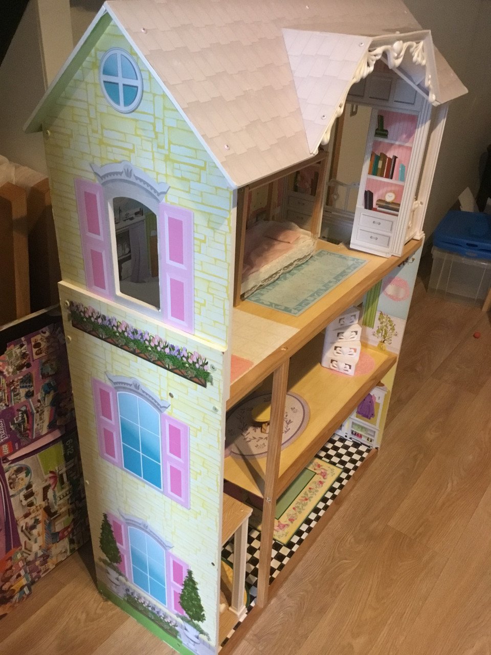 Houten barbiehuis