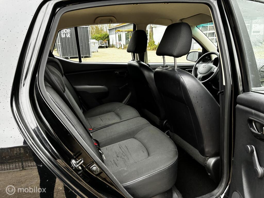 Hyundai i10, 1.0 i-Drive Black Pack Airco km105.063 Nap 5Deurs BJ2013