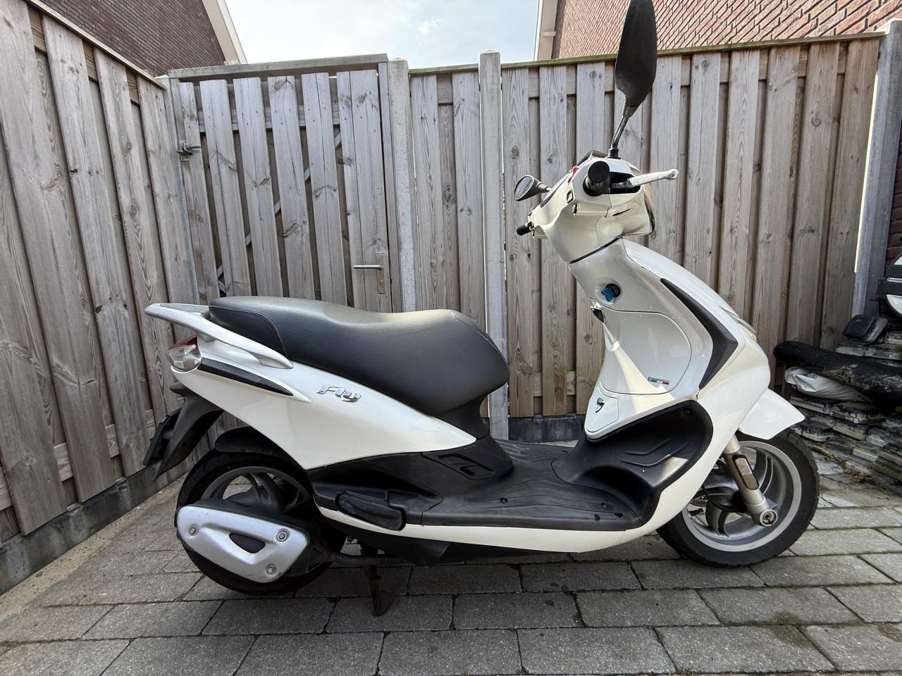 Piaggio Fly 4-takt – bouwjaar 2012 – geel kenteken