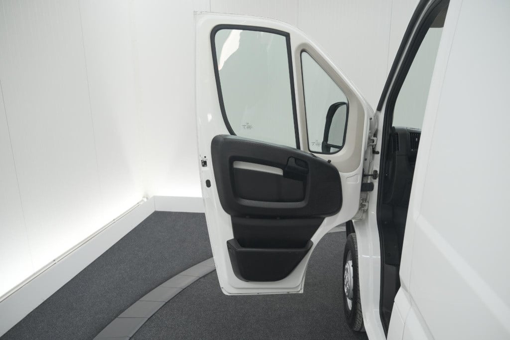 Peugeot Boxer 330 2.2 bluehdi 140 l2h2 premium | navigatie | houtenvloer in