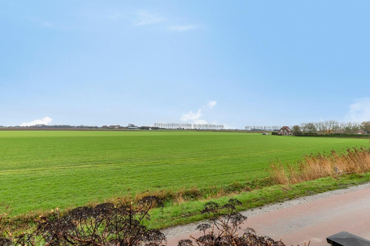 Groot vrijstaand huis aan natuurgebied met water vlakbij Hulst