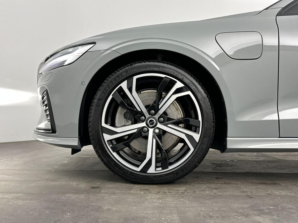 Volvo V60 t8 455pk recharge ultra dark| panodak| 360camera| stylingpack| a