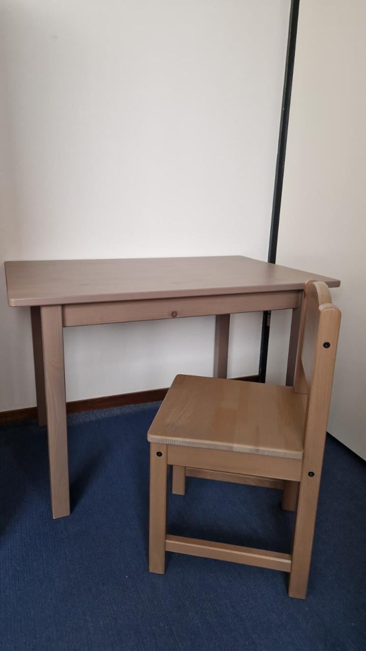 Kindertafel en stoeltje