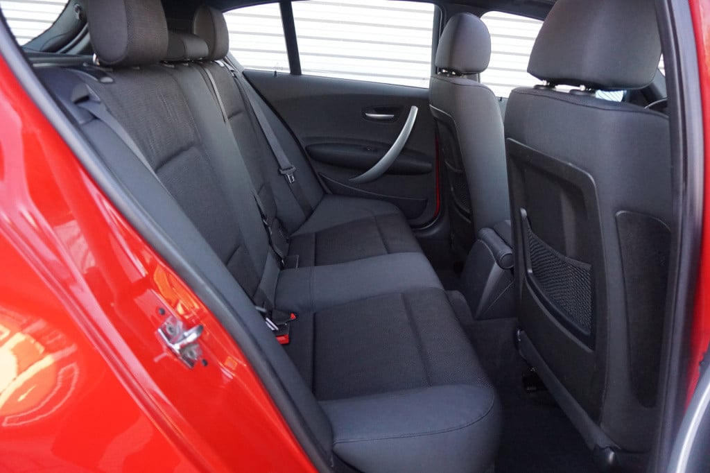 BMW 1 Serie 120i executive automaat - climate / navi / pano / cruise / park