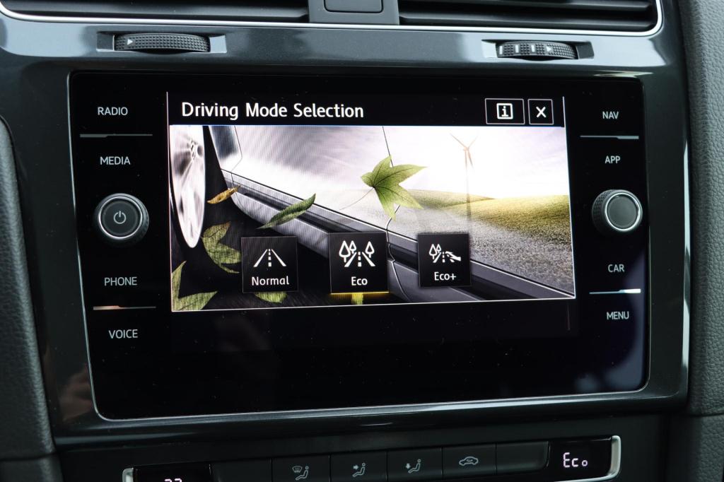 Volkswagen E-golf e-edition | soh 94,3% | navigatie | parkeersensoren | dri