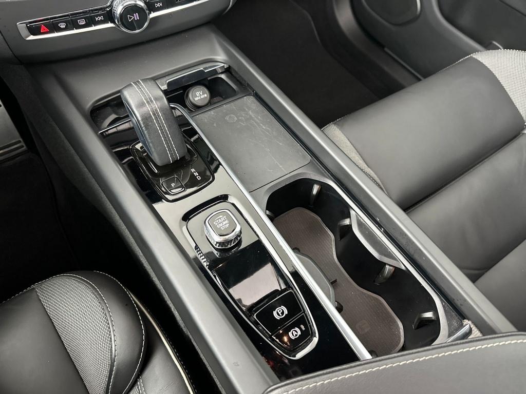 Volvo XC60 t6 398pk recharge r-design| pano| trekhaak| adap.cruise| leder| 