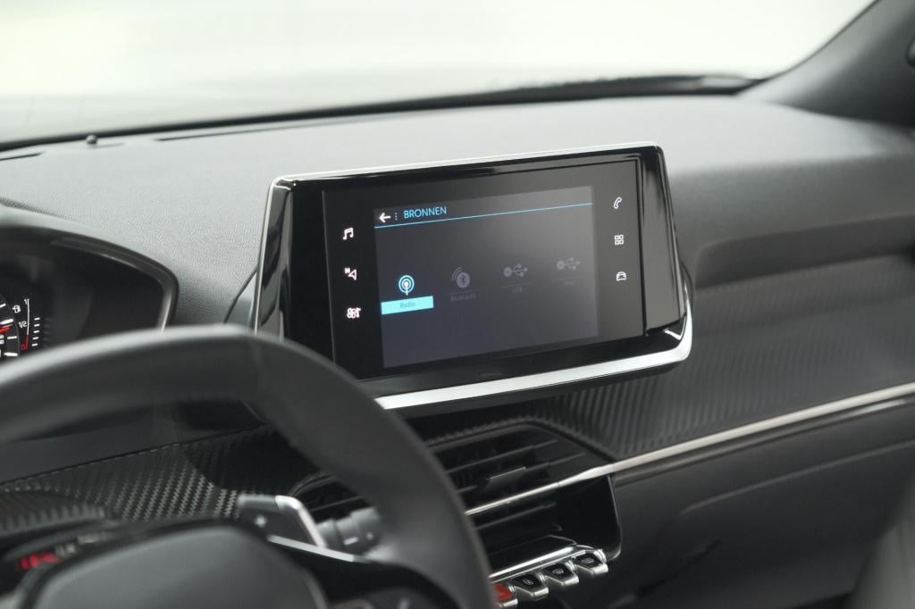 Peugeot 2008 puretech 130 active pack | trekhaak | camera | navigatie | par