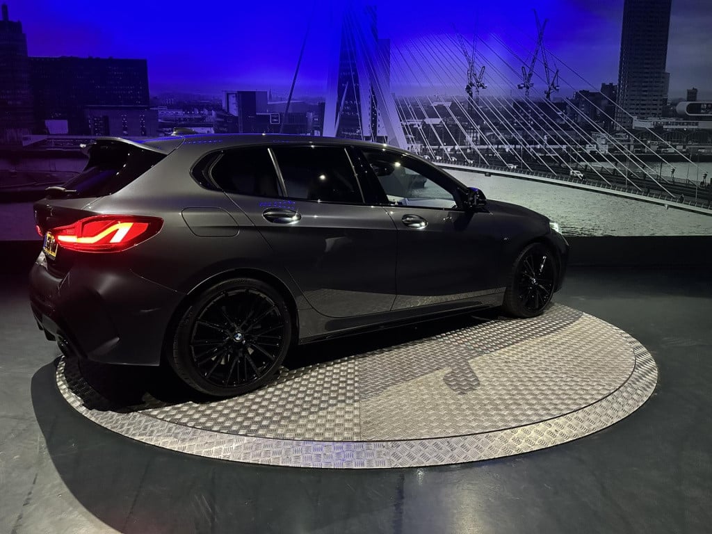 BMW 1 Serie m135i xdrive high executive *keyless*19inch*comfortpackproff*