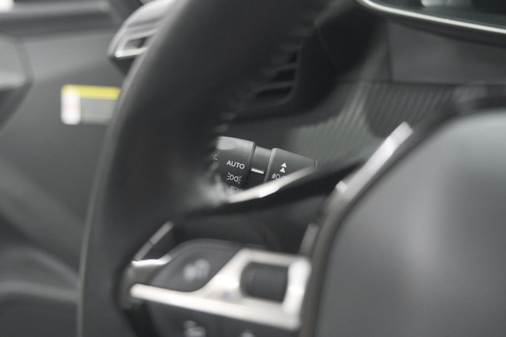 Peugeot 2008 puretech 130 allure | camera | apple carplay | navigatie | par