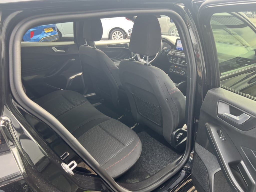 Ford Focus wagon 1.0 ecoboost hybrid 125pk st line business , trekhaak , wi