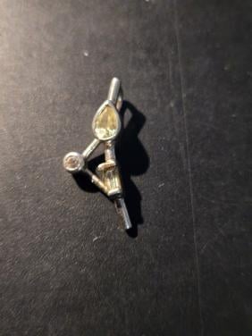 Zilveren hanger in een geometrische of molecuulvorm,