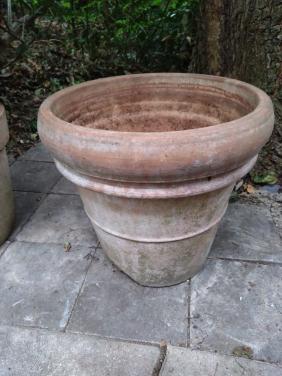 Toscaanse terracotta pot voor in de tuin