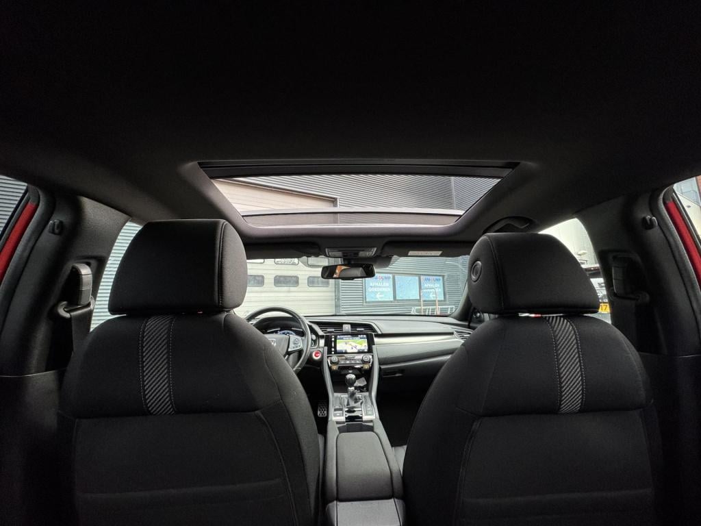 Honda Civic 1.0 i-vtec executive nl-auto, panoramadak + trekhaak!