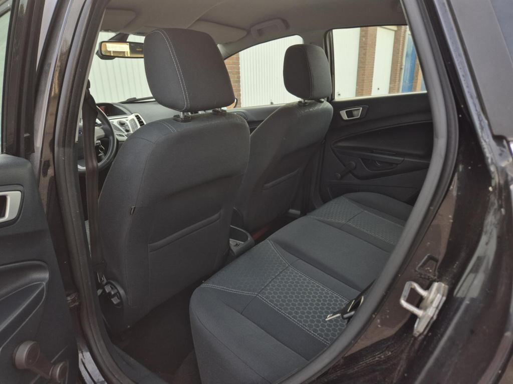 Ford Fiesta 1.25 titanium / dealeronderhouden / voorruitverwarming / stoelv