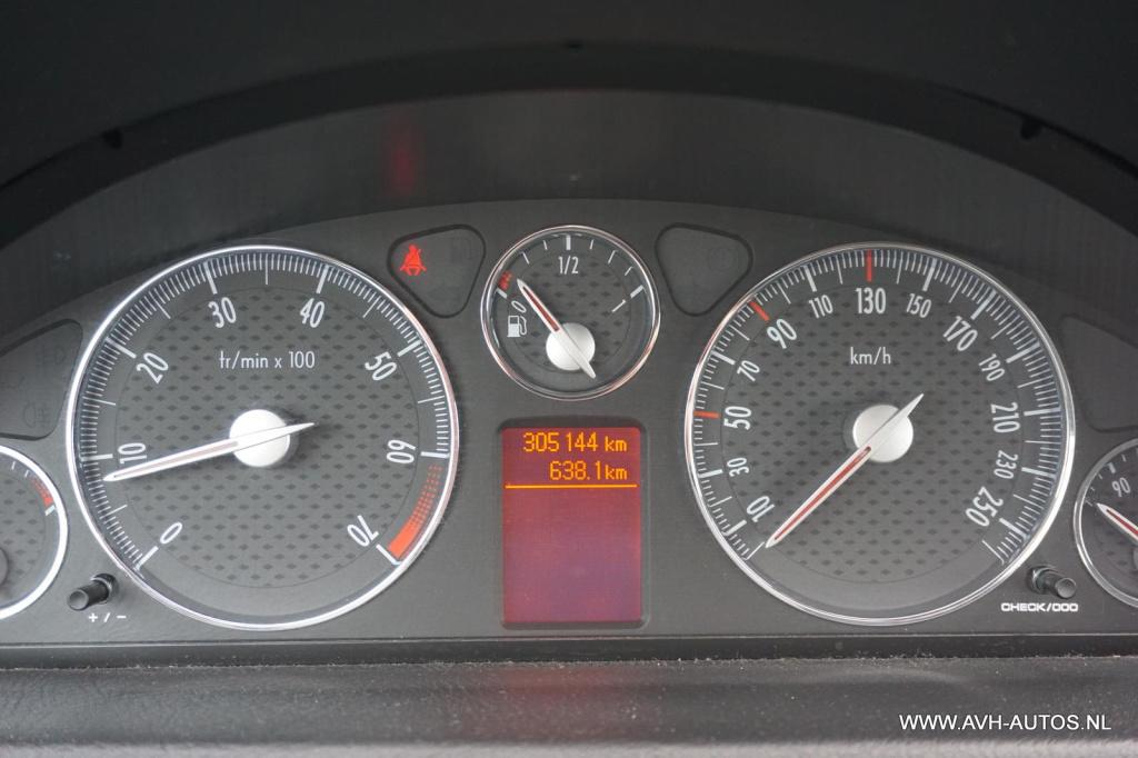 Peugeot 407 coupé 2.2-16v pack