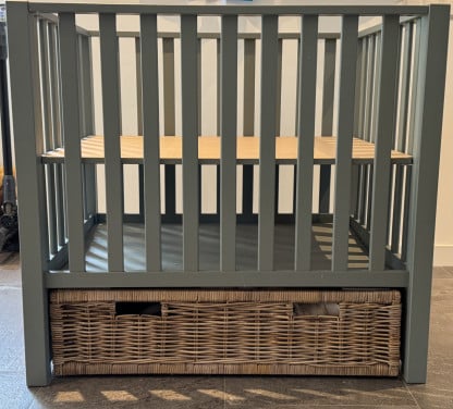Europe baby mees box met rieten lade (groen)