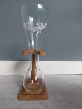 KWAK BIERGLAS OP VOET.