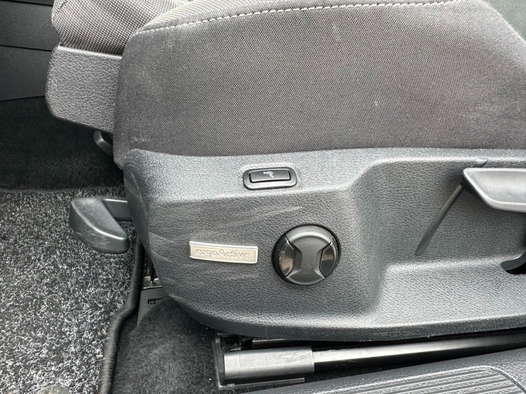 Volkswagen Golf 1.5 tsi comfortline business dsg pdc navi carplay