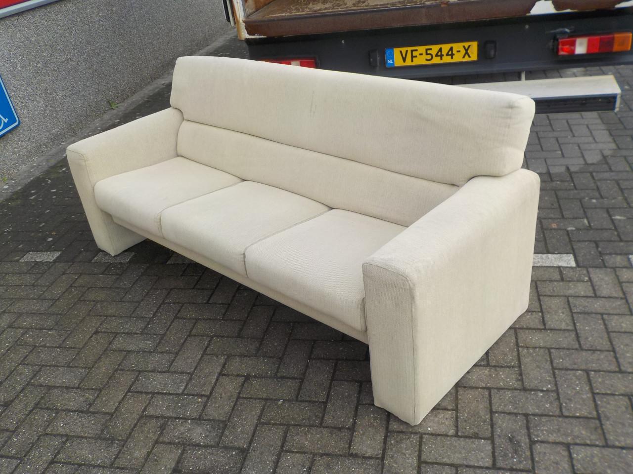 Mooie kwaliteit bank 215 cm breed in goede staat zit gedeelte kan verlengd