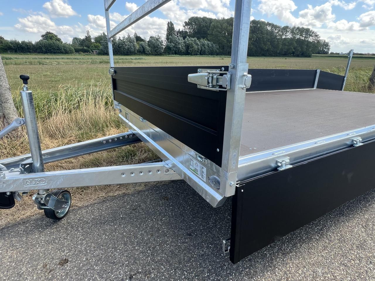 Beaver trailer 550x220