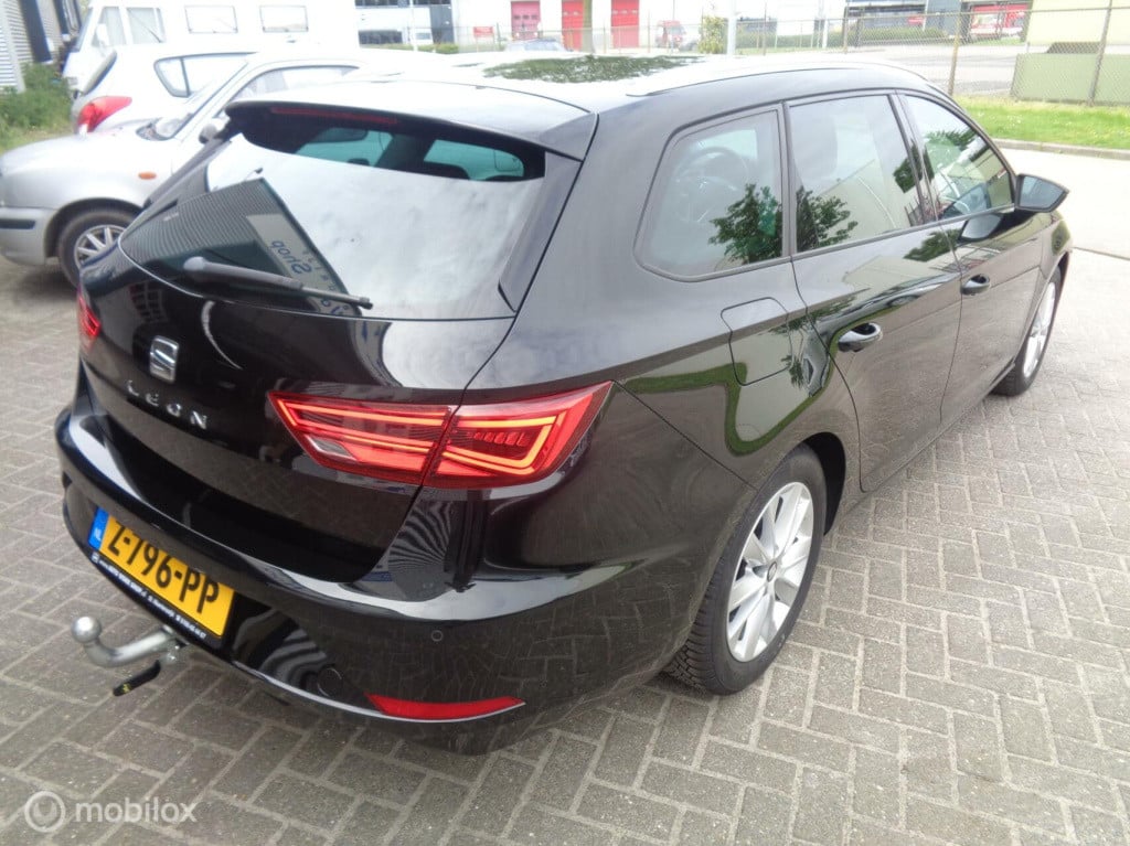 Seat Leon Sportstourer st 1.0 ecotsi style business/airco/led/pdc/automaat 