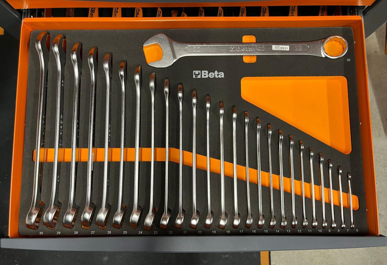 Beta gereedschapswagen gevuld