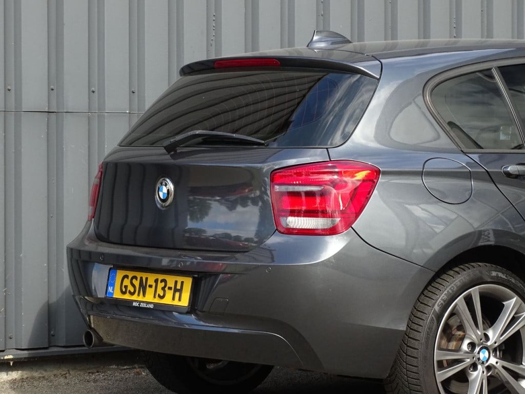 BMW 1 Serie 114i | 18" | bluetooth