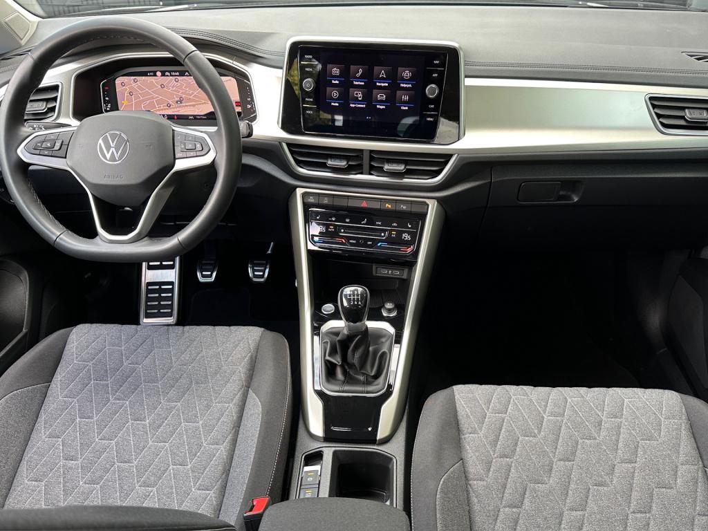 Volkswagen T-roc 1.5 tsi 150pk move | navi | carplay | stoelverwarming | ri