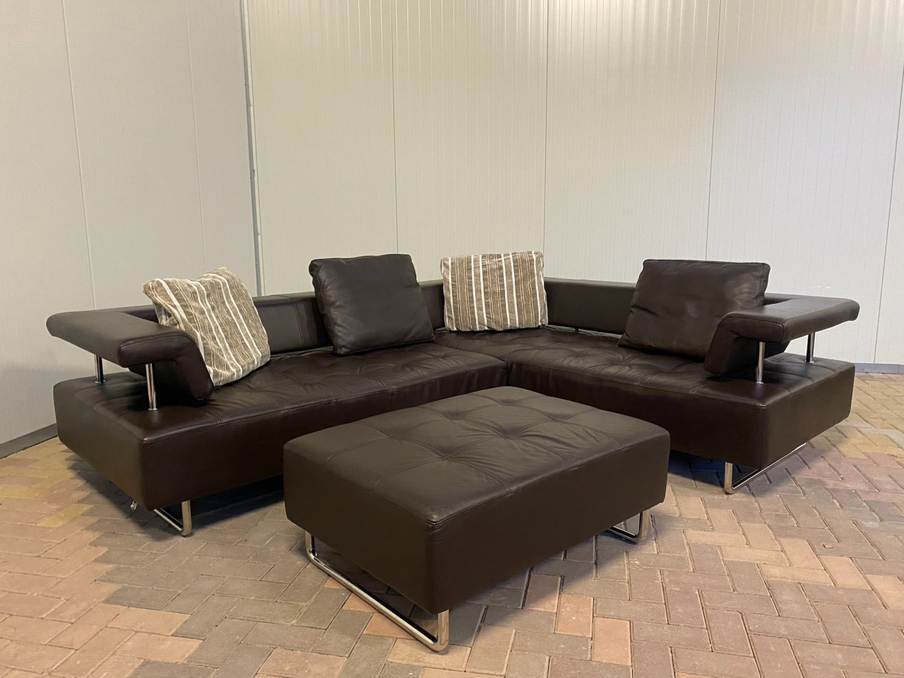 GRATIS LEVERING HEEL NL Montel Bruin Leer Hoekbank met Poef