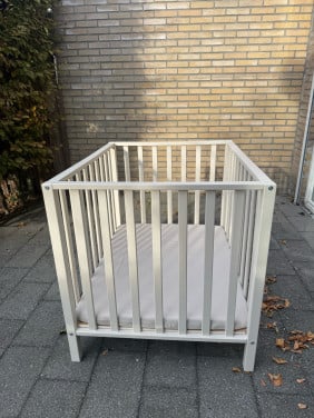Beige box met matras