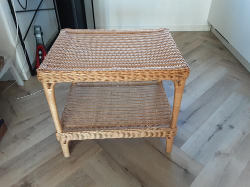 Hele  leuke  rieten  tafel