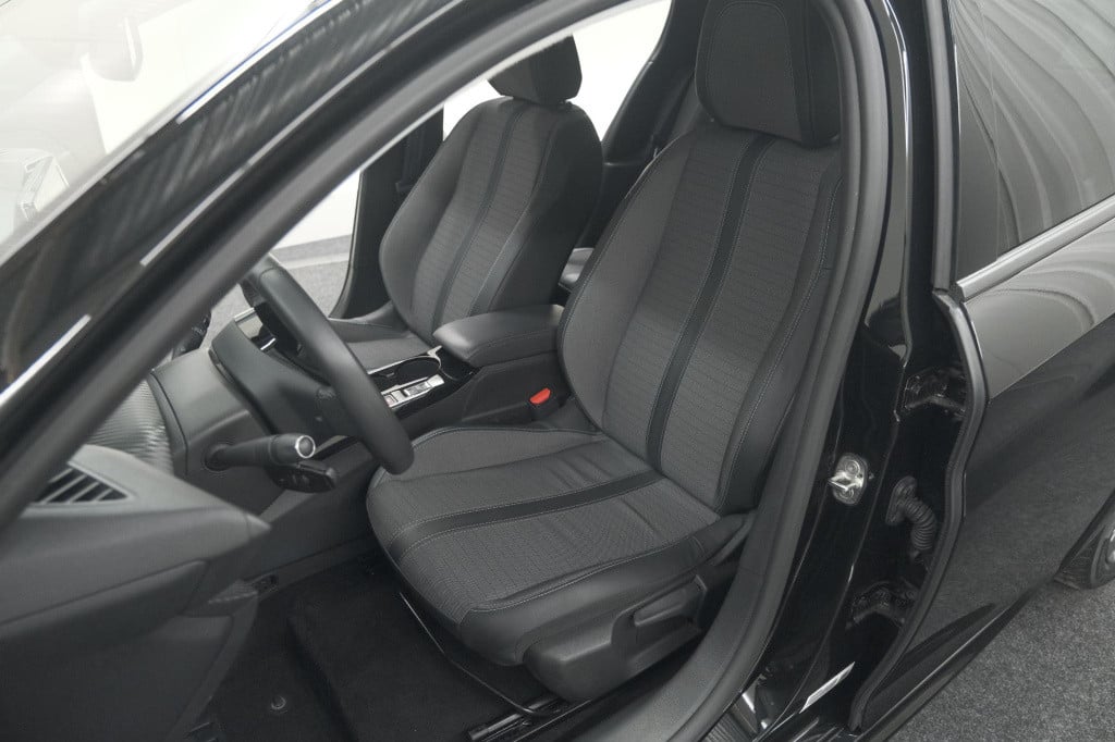 Peugeot 208 ev allure 50 kwh | 3 fase laadfunctie | parkeersensoren | apple