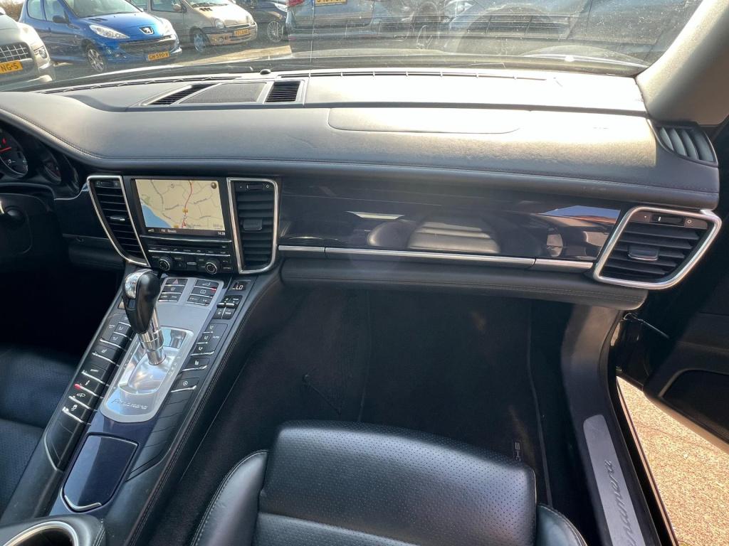 Porsche Panamera schuif/kanteldak, leer, navi, afn. trekhaak enz...