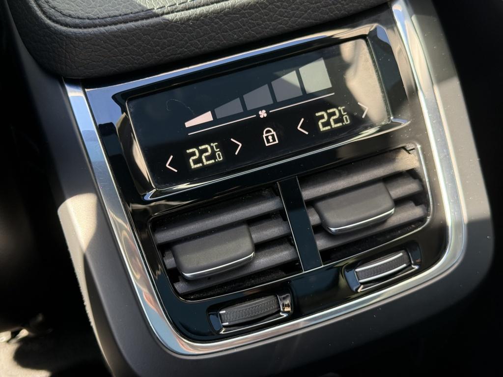 Volvo XC90 t8 390pk recharge inscription| panodak| luchtvering| trekhaak| 3