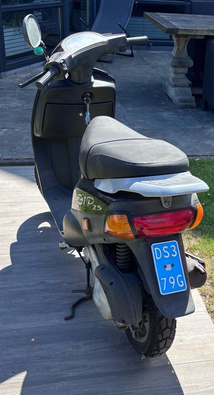 Scooter Puch ZIP 25 zwart