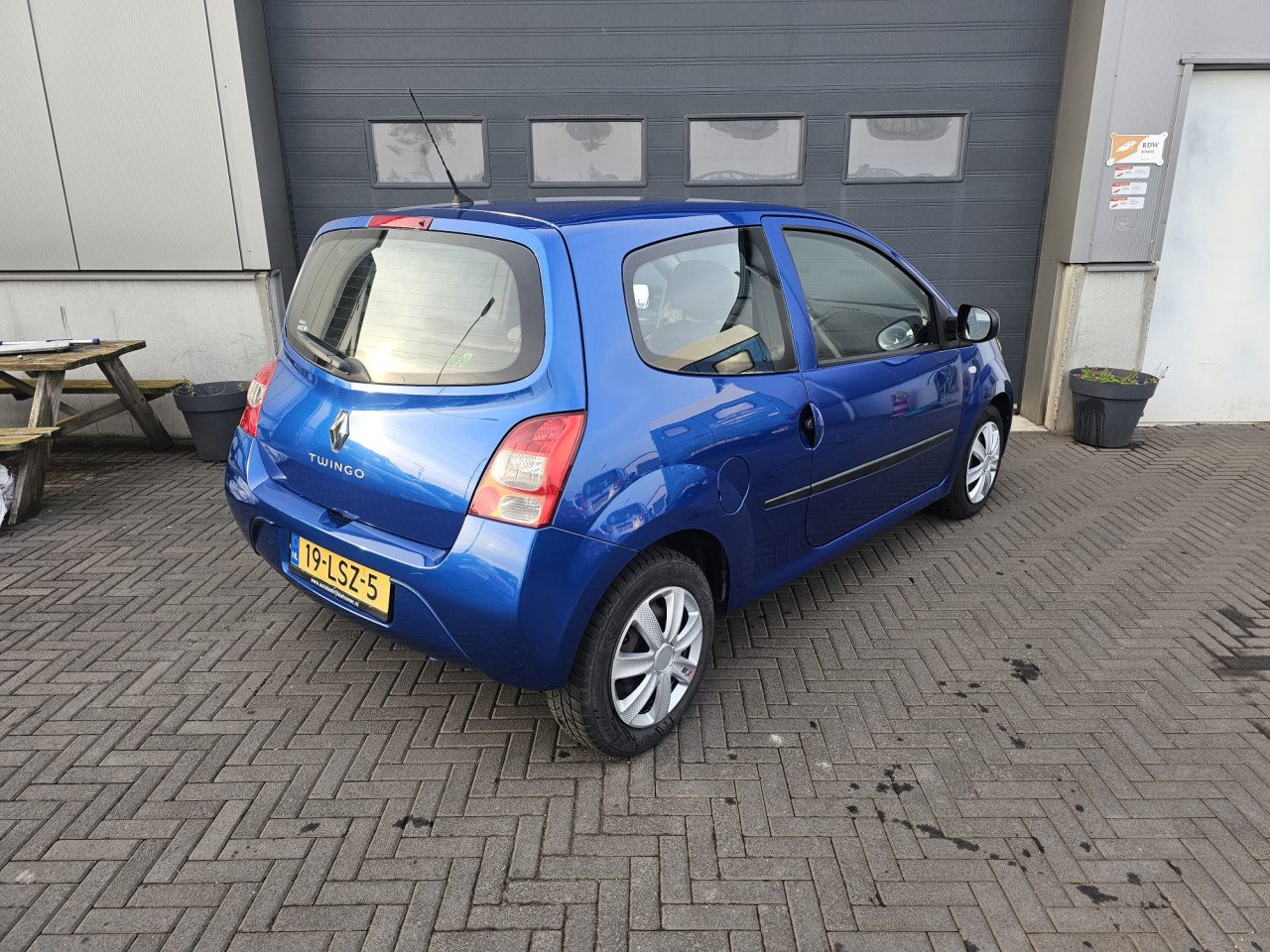 TE KOOP RENAULT TWINGO 1.2 16V AUTHENTIQUE MET AIRCO