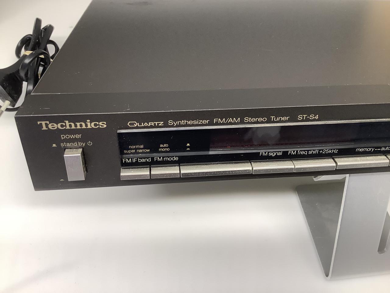 Technics Quartz synthesizer FM/AM stereo tuner ST-S4 zwart.