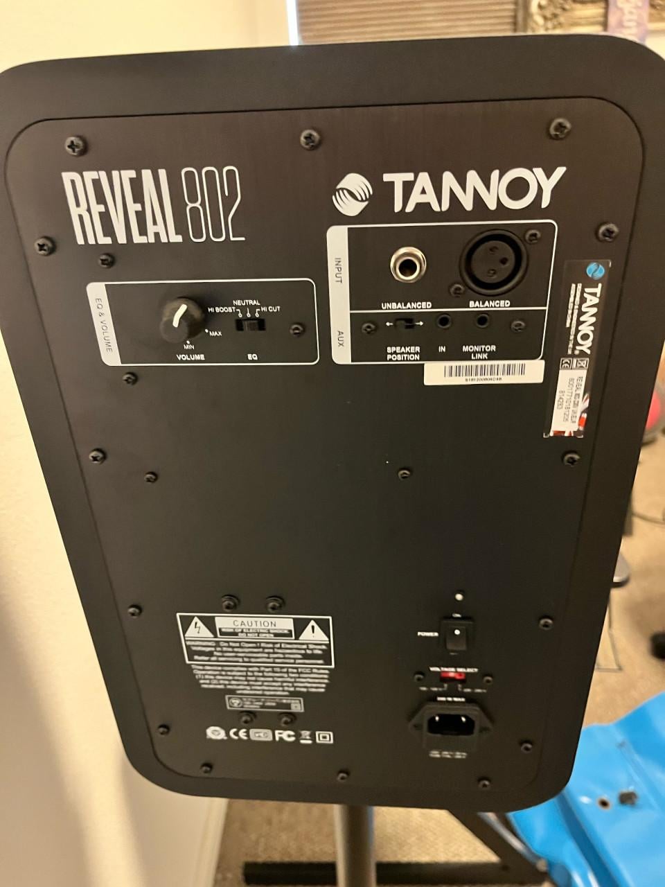 Tannoy Reveal 802 studiomonitors + Gravity stands