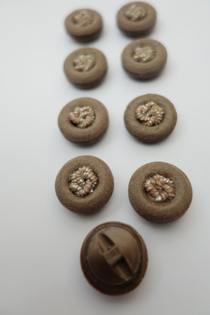 9 prachtige retro knopen met kraaltjeshart  20 mm. doorsnee