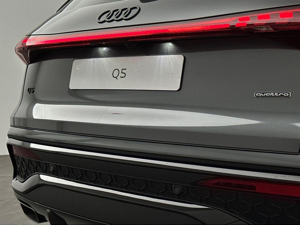 Audi Q5 s edition competition e-hybrid 270 kw / 367 pk suv