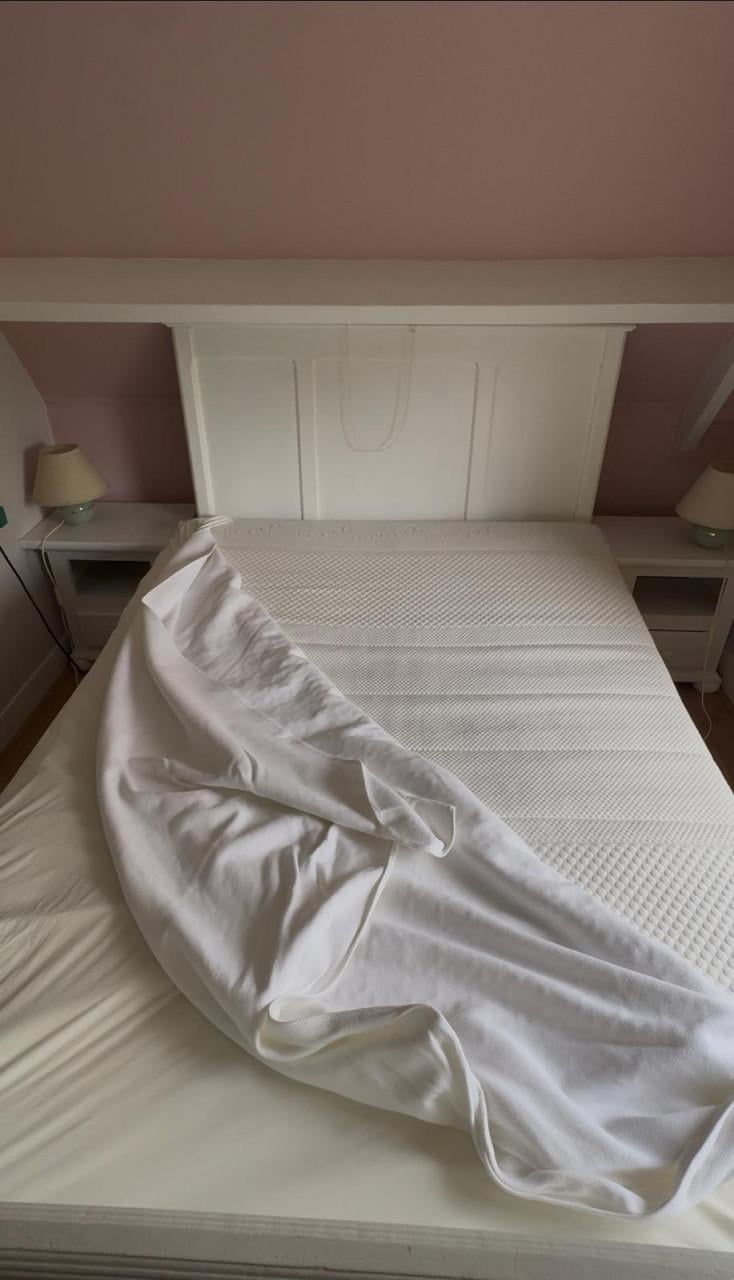 Bed, elektrisch verstelbaar